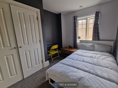 Room to rent in Black Cat Drive, Northampton NN5