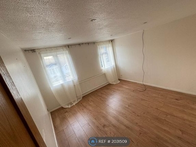 Room to rent in Craigdale Road, Romford RM11