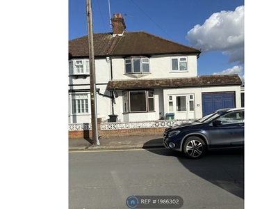 Semi-detached house to rent in King Georges Avenue, Watford WD18