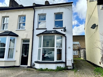 Semi-detached house to rent in Princes Street, Southend-On-Sea SS1