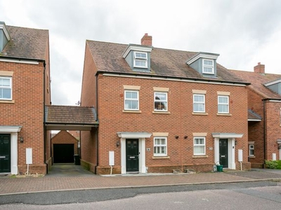 Semi-detached house to rent in Shearwater Road, Hemel Hempstead, Hertfordshire HP3
