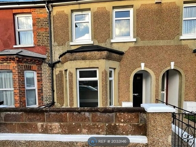 Terraced house to rent in Bourne Street, Eastbourne BN21