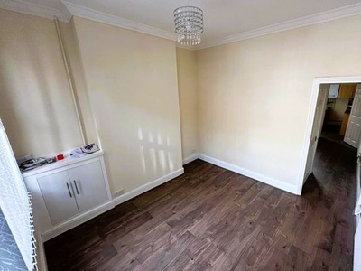 Terraced house to rent in Clifton Road, Leicester LE2