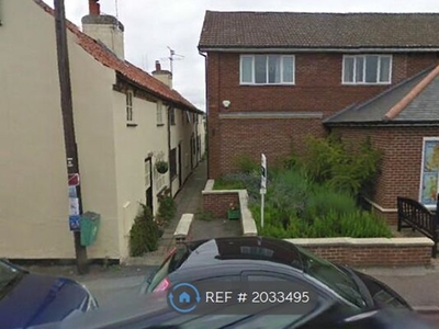 Terraced house to rent in High Street, Newark NG23