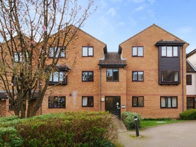 1 Bed Flat/Apartment For Sale in Loudwater, Wooburn Moor, Buckinghamshire, HP10 - 5372971
