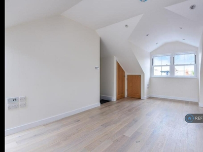 1 bedroom flat for rent in London Road, Reading, RG1