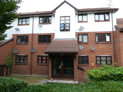 1 bedroom flat for rent in Swallow Close, Greenhithe, DA9