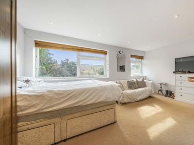 1 bedroom flat for sale in Harvey Road, Guildford, Surrey, GU1