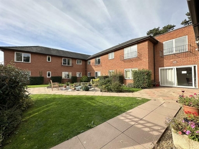 1 bedroom flat for sale in Hucclecote Road, Gloucester, GL3
