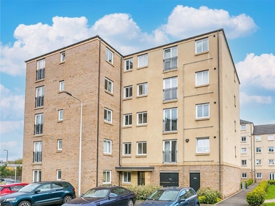 2 bed first floor flat for sale in Bonnington