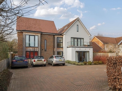 2 Bed Flat/Apartment For Sale in Thame, Buckinghamshire, HP17 - 5354649