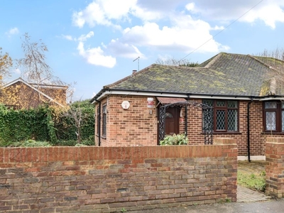 2 Bed House For Sale in Sunbury-on-Thames, Surrey, TW16 - 5267654