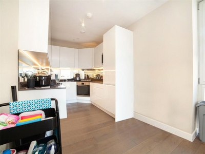 2 bedroom apartment for rent in High Street, London, BR1