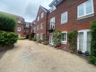 2 bedroom retirement property for rent in Middle Row Faversham ME13
