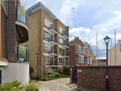 2 bedroom apartment for sale in Broad Street, Old Portsmouth, PO1