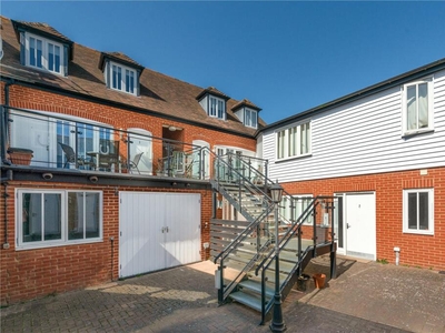 2 bedroom apartment for sale in Horseshoe Mews, Canterbury, Kent, CT1