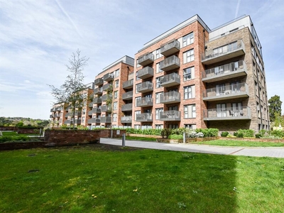 2 bedroom apartment for sale in Rosalind Drive, Maidstone, ME14