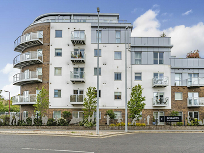 2 bedroom apartment for sale in Station View, Guildford, Surrey, GU1
