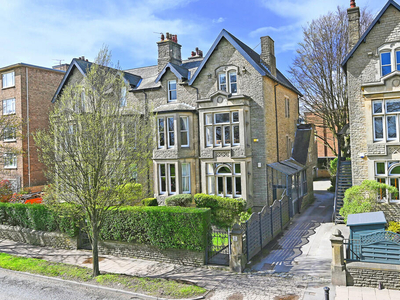2 bedroom apartment for sale in York Place, Harrogate, HG1