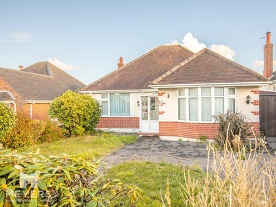 2 bedroom bungalow for sale in Petersfield Road, Bournemouth, BH7