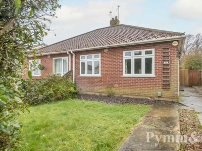 2 bedroom bungalow for sale in Thorpe St Andrew, Norwich, NR7