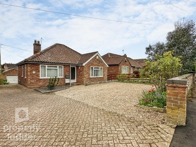 2 bedroom detached bungalow for sale in Park Road, Spixworth, NR10