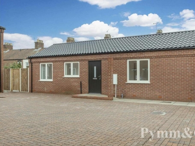 2 bedroom detached bungalow for sale in Starling Road, Norwich, NR3