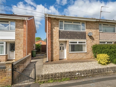 2 bedroom end of terrace house for sale in Hathaway Road, Swindon, Wiltshire, SN2