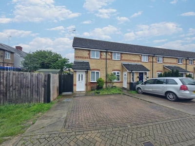 2 bedroom end of terrace house for sale in Larkspur Gardens, Luton, LU4