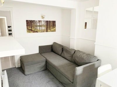 2 bedroom flat for rent in Christchurch Road, RG2