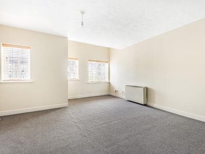 2 bedroom flat for rent in Gilbert Close Shooters Hill SE18