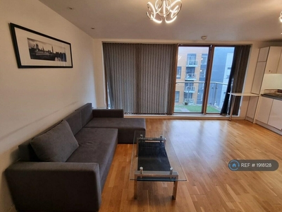 2 bedroom flat for rent in Halcyon, Reading, RG1