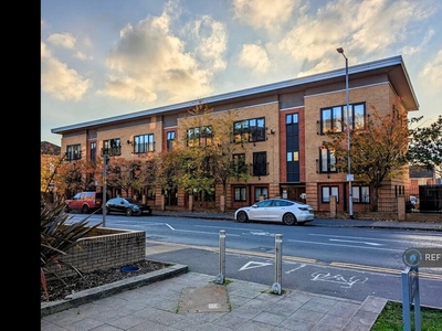 2 bedroom flat for rent in Hulme, Manchester, M15