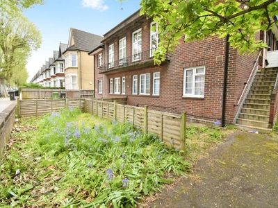 2 bedroom flat for rent in Inchmery Road London SE6