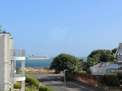 2 bedroom flat for rent in Keswick Road, Bournemouth, BH5