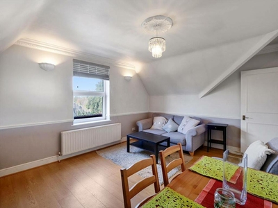 2 bedroom flat for rent in Lawrie Park Rd, Sydenham, SE26