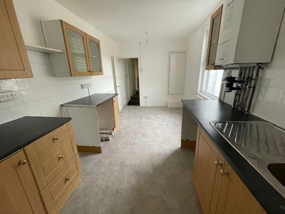2 bedroom flat for rent in London Road, Dover, CT17