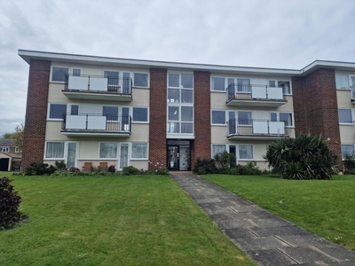 2 bedroom flat for rent in Lord Warden Avenue, Walmer, CT14