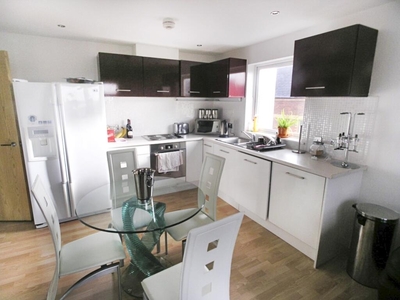 2 bedroom flat for rent in Parkfield House, Cathays, CF14
