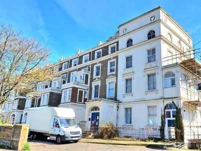 2 bedroom flat for rent in Pegwell Road, Ramsgate, CT11