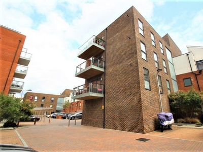 2 bedroom flat for rent in Ridge Place, Orpington, Kent, BR5 3FL, BR5