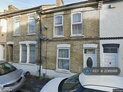 2 bedroom flat for rent in Salisbury Road, Chatham, ME4