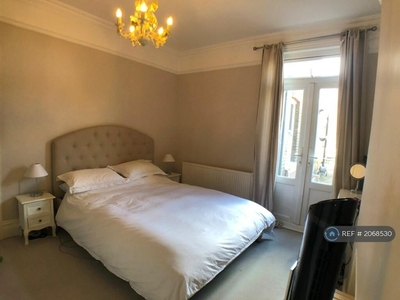 2 bedroom flat for rent in Sidney Road, Beckenham, BR3