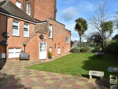 2 bedroom flat for rent in St. Marys Court, Herne Bay, CT6