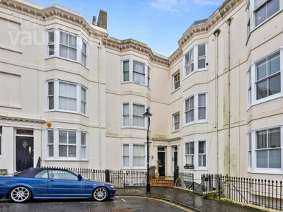 2 bedroom flat for sale in Clarence Square, Brighton, East Sussex, BN1