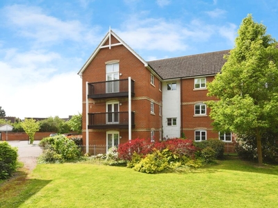2 bedroom flat for sale in Searle Close, Chelmsford, Essex, CM2