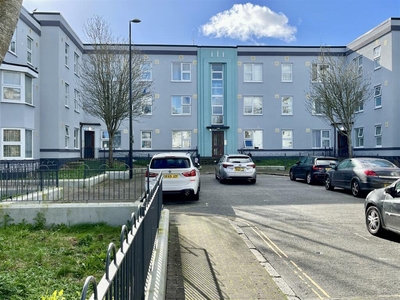 2 bedroom flat for sale in Teats Hill Road, Plymouth, PL4