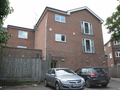 2 bedroom flat for sale in Woodbridge Hill, Guildford, GU2