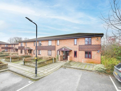 2 bedroom ground floor flat for sale in St Mildreds, Canterbury, CT1
