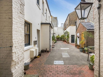 2 bedroom house for sale in Gloucester Road, North Lanes, Brighton, BN1